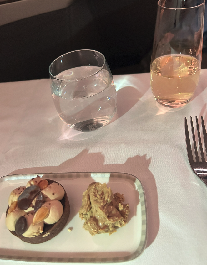 Breakfast or lighter meal option in Singapore Airlines business class
